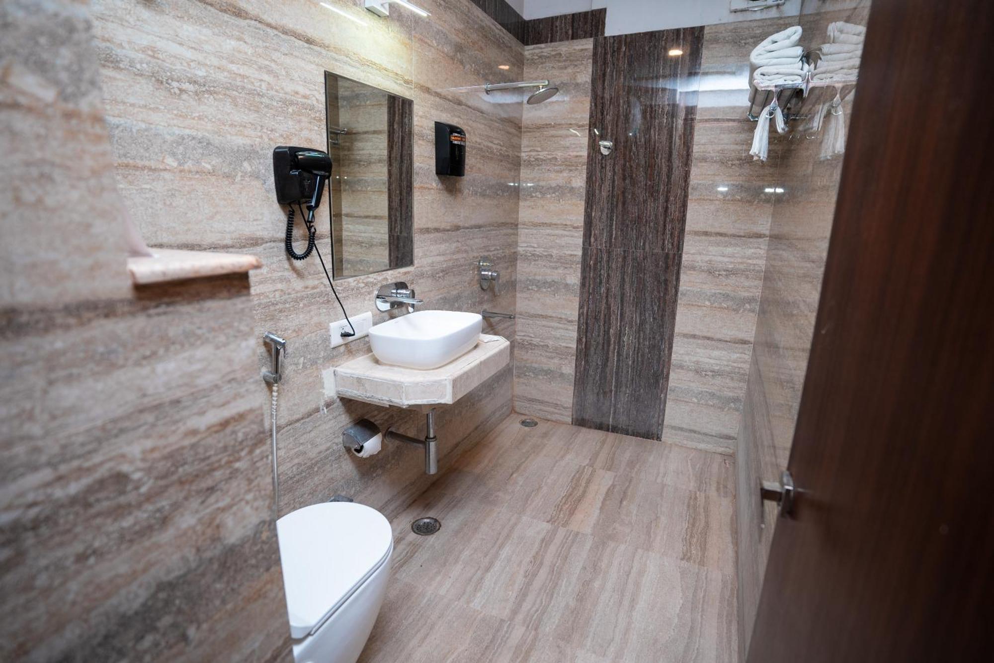 Hotel Radiance Courtyard Варанаси Экстерьер фото