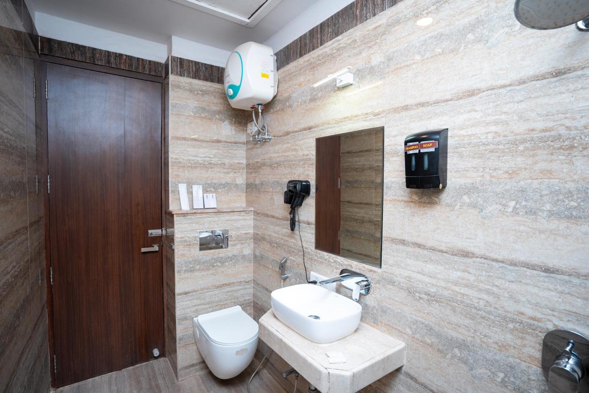 Hotel Radiance Courtyard Варанаси Экстерьер фото