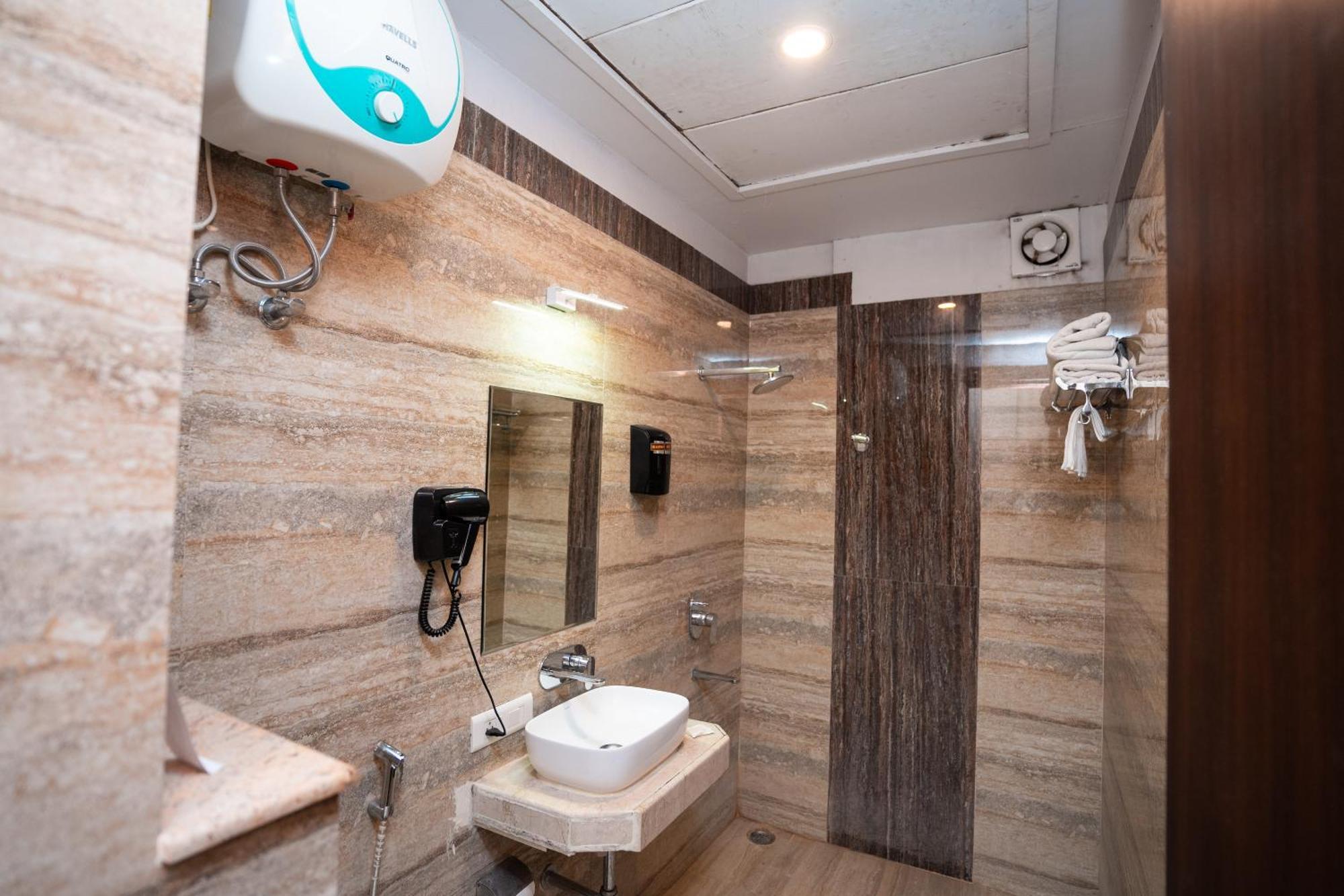 Hotel Radiance Courtyard Варанаси Экстерьер фото