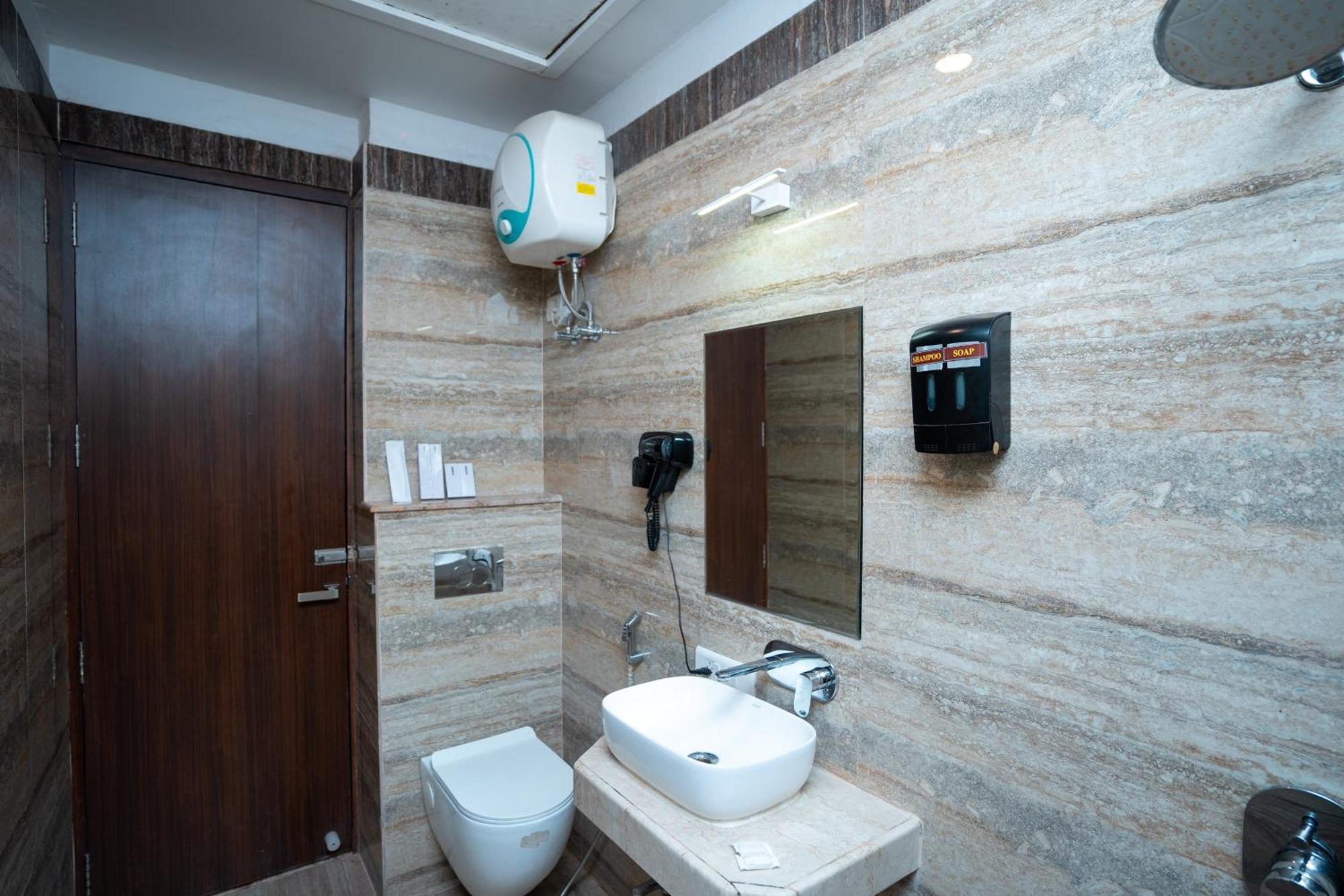 Hotel Radiance Courtyard Варанаси Экстерьер фото