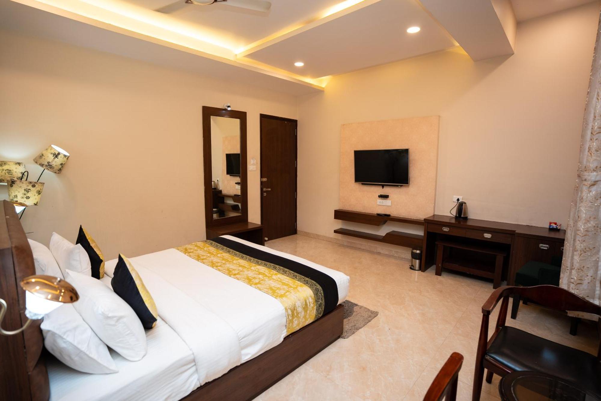Hotel Radiance Courtyard Варанаси Экстерьер фото