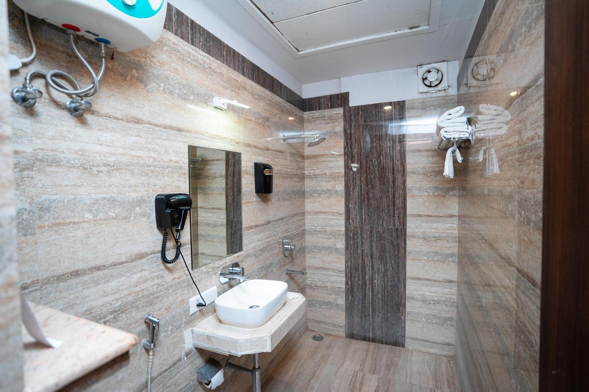 Hotel Radiance Courtyard Варанаси Экстерьер фото