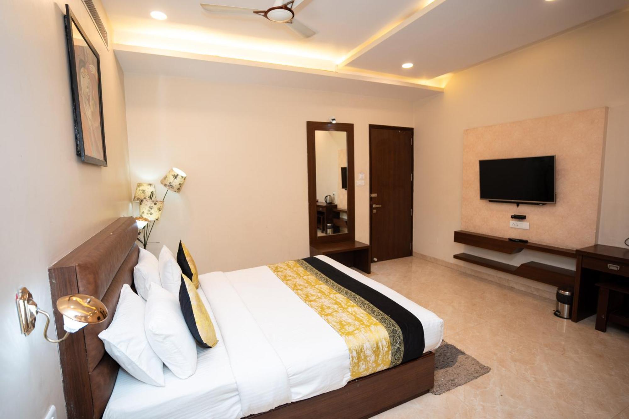 Hotel Radiance Courtyard Варанаси Экстерьер фото