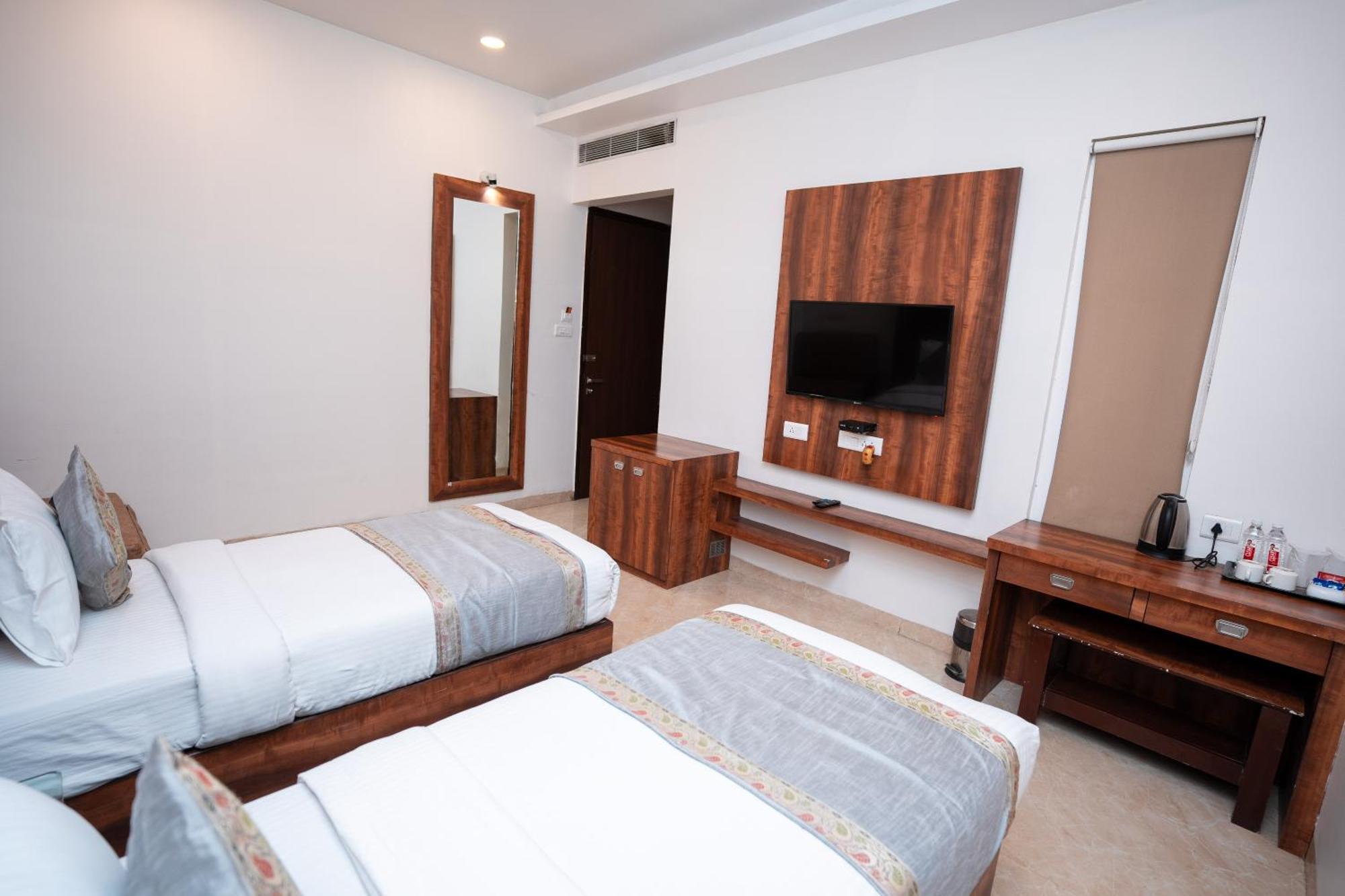 Hotel Radiance Courtyard Варанаси Экстерьер фото