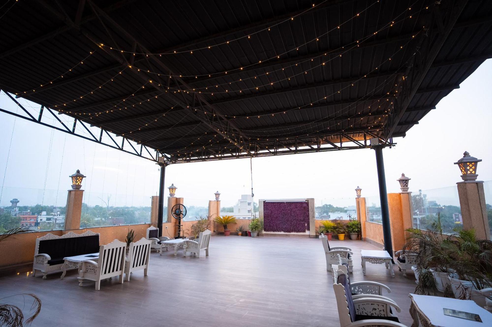 Hotel Radiance Courtyard Варанаси Экстерьер фото