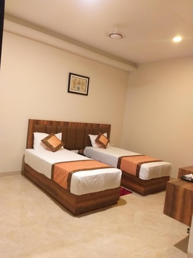 Hotel Radiance Courtyard Варанаси Экстерьер фото